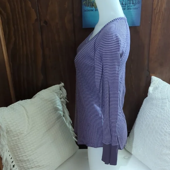 Size M Lululemon Purple Striped Long Sleeve Reversible Shirt - Picture 4 of 16
